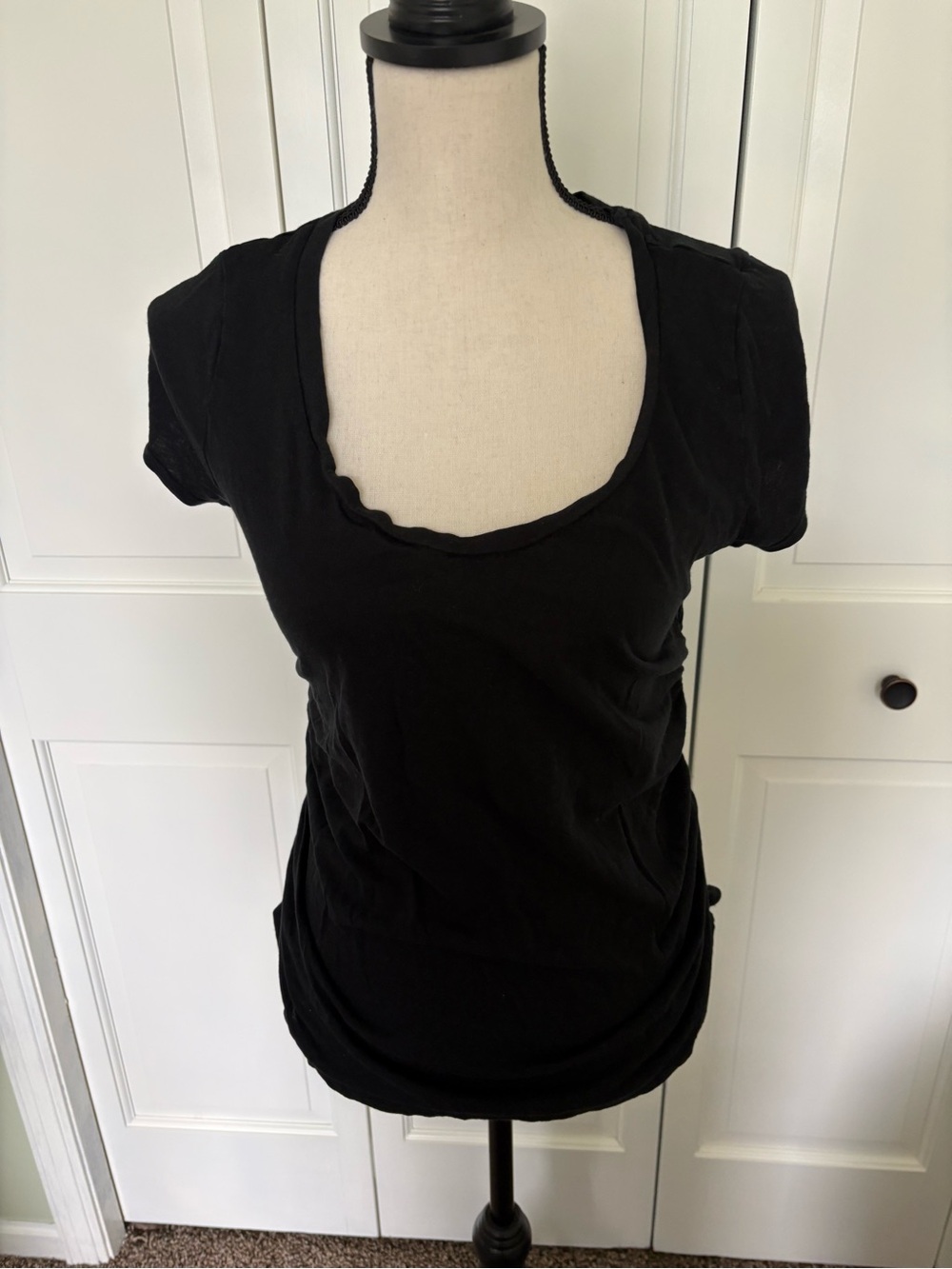 Liz Lange Maternity Black Scoop Neck Women's Tee